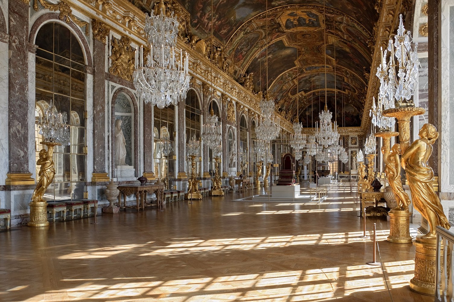 Зеркальный зал Версаля. Изображение © Пользователь Wikimedia Commons Мирабелла